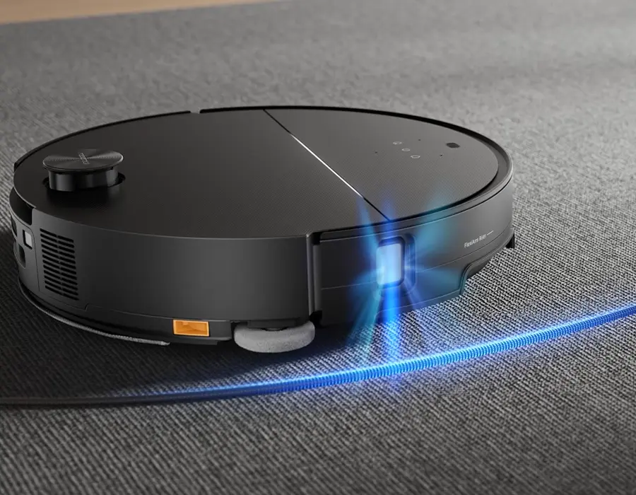 Робот-пилосос Roborock Saros 10 прибирає вздовж меблів з використанням VertiBeam