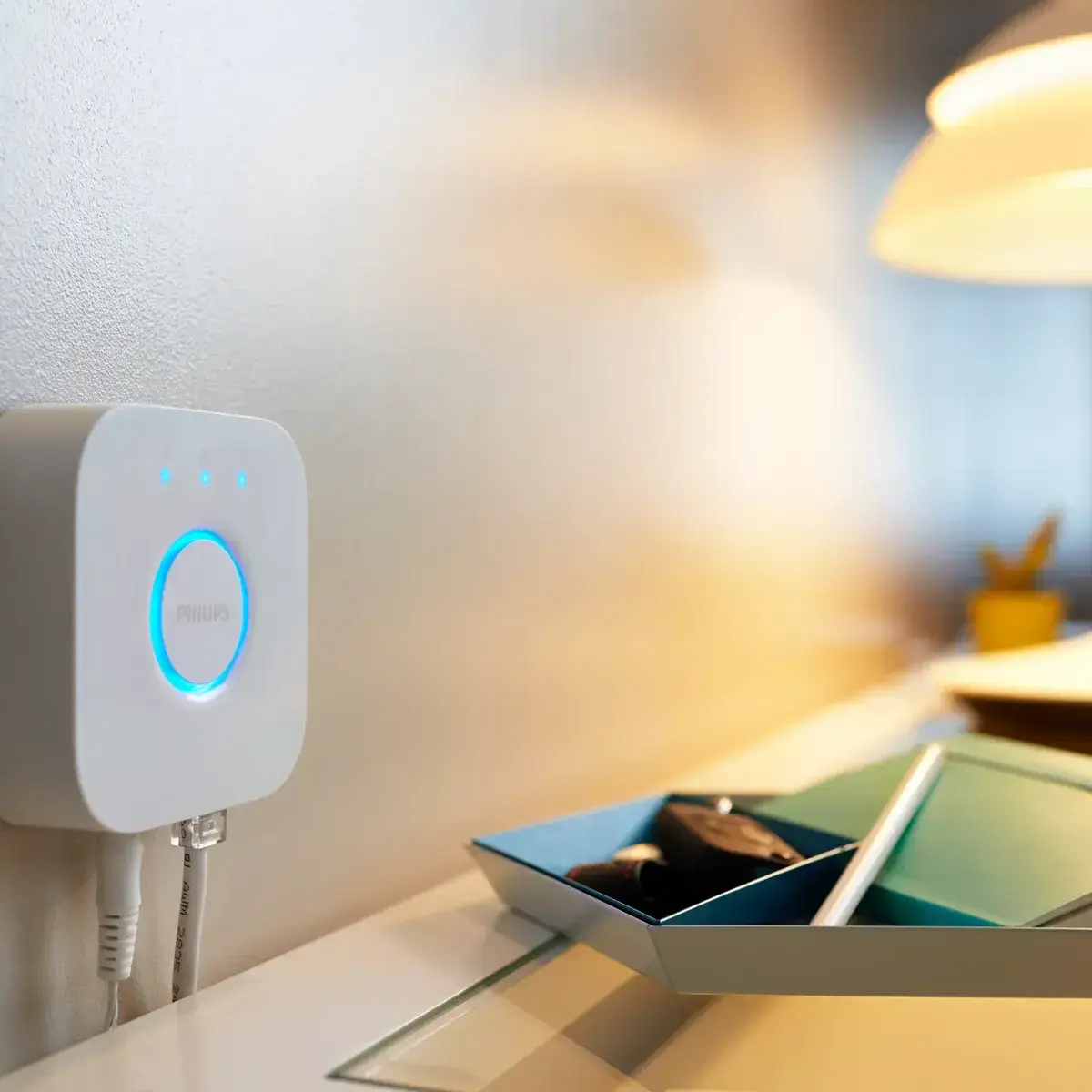 philips-hue-bridge-2