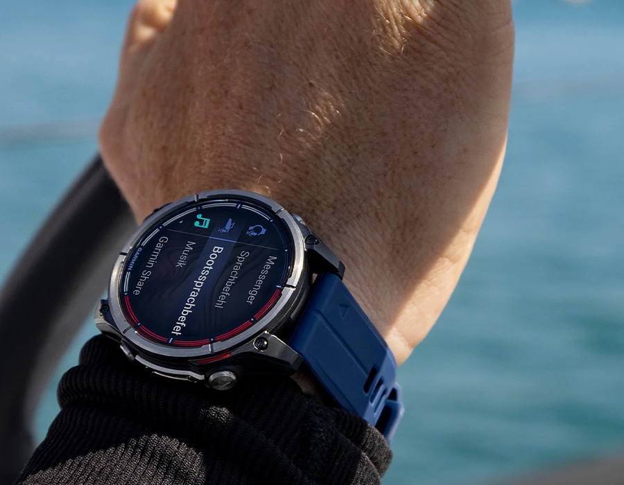 Інтерфейс навігації на екрані годинника Garmin Quatix 8