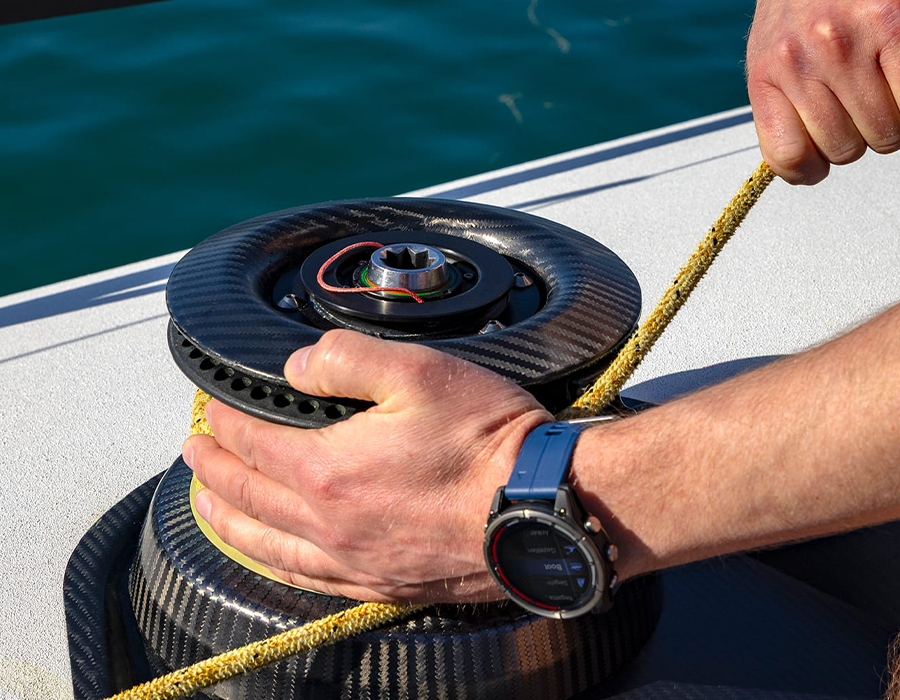 Інформаційні екрани з морськими даними на Garmin Quatix 8