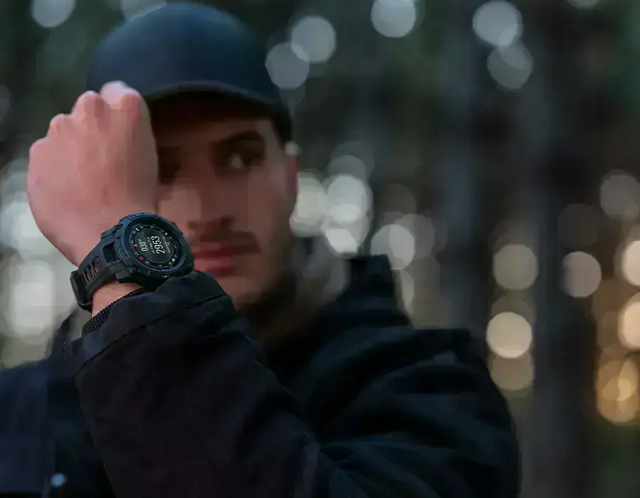 Garmin Instinct 3 Tactical Edition - часы на руке в полевых условиях