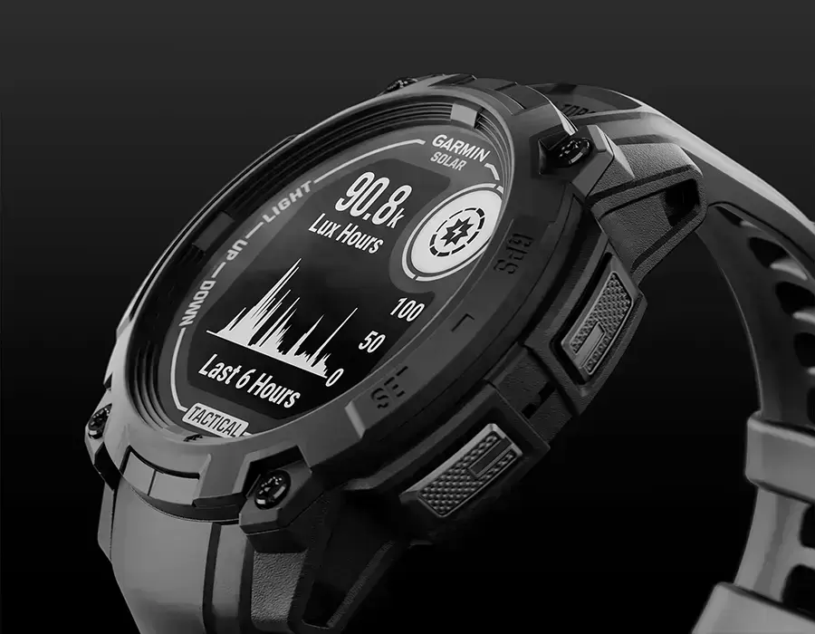 Часы Garmin Instinct 3 Tactical Edition крупным планом с защитной металлической рамкой