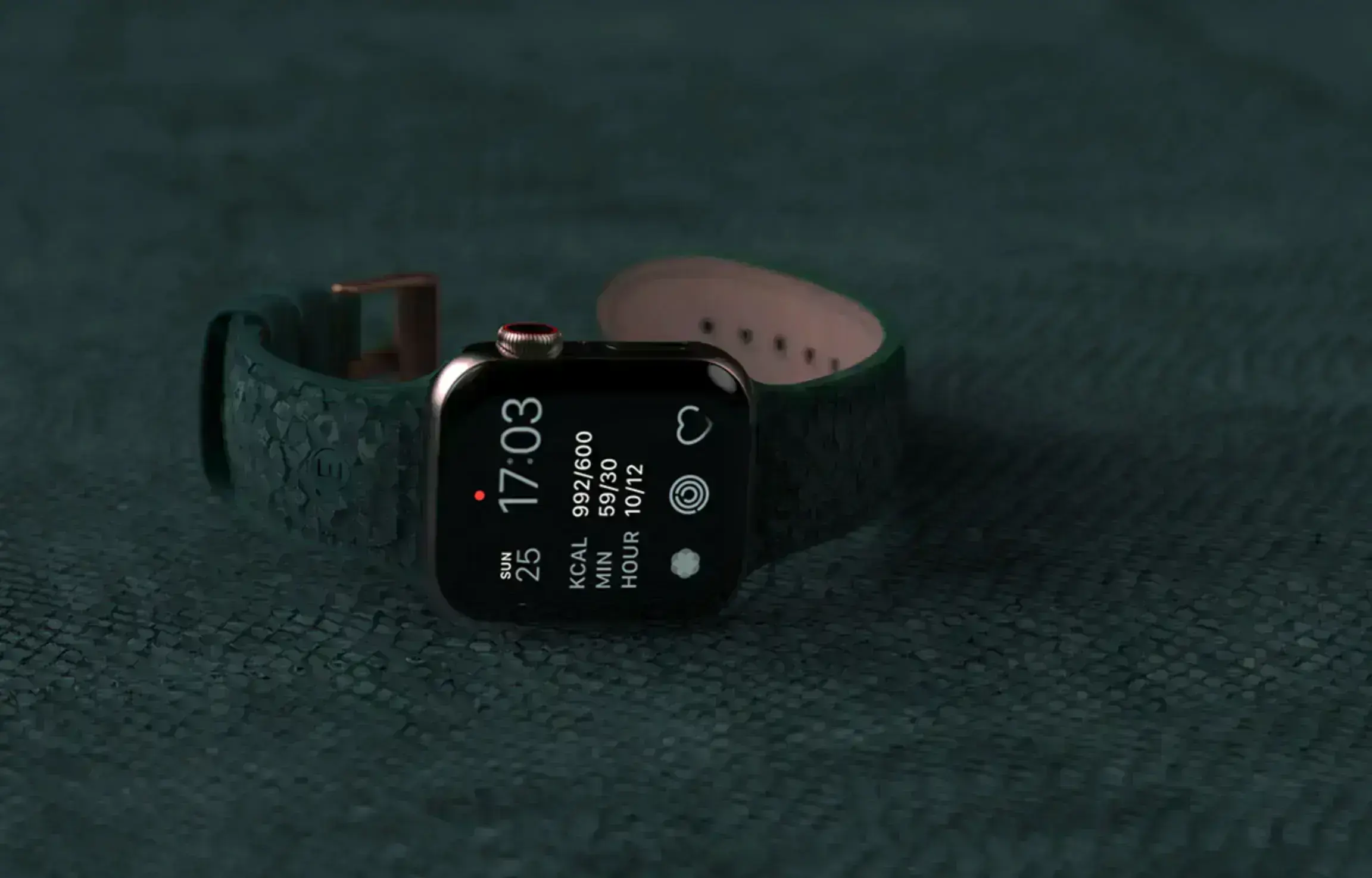 njord-salmon-leather-strap-dark-green-for-apple-watch-45mm-44mm-03