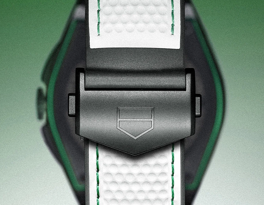 Смарт-часы TAG Heuer Connected Calibre E5 Golf Edition - 45 mm Black DLC Grade 2 Titanium Case with White & Black Rubber Strap (SBT8A81.EB0335)