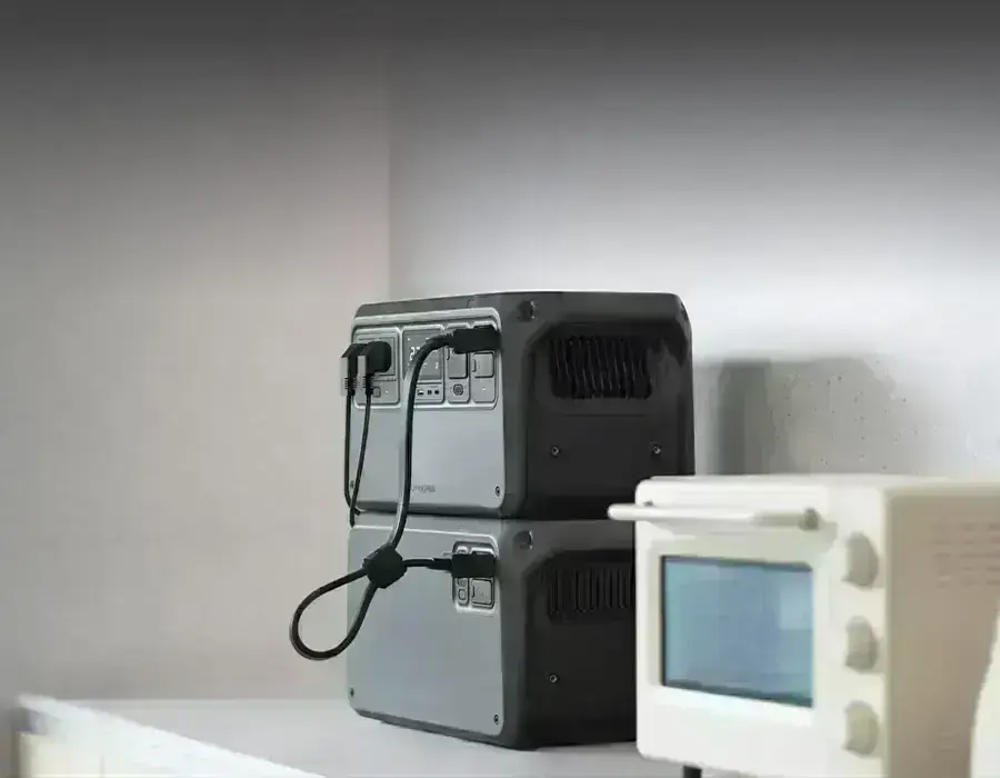 Фронтальная панель аккумулятора DJI Power Expansion Battery с кнопками, портами и экраном