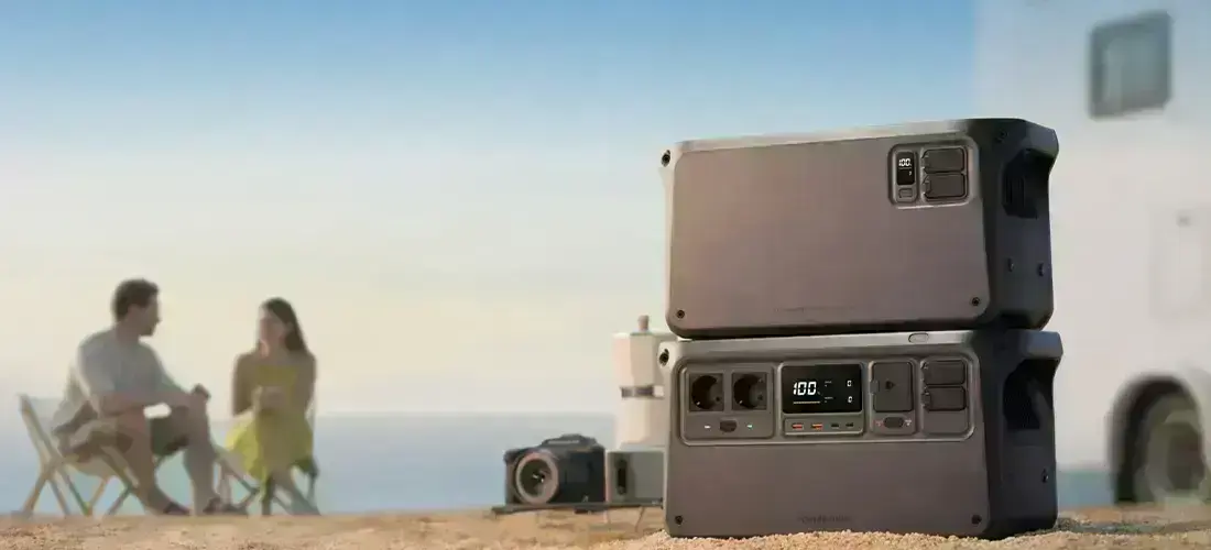 Аккумулятор DJI Power Expansion Battery 2000 в собранном виде рядом с Power 1000