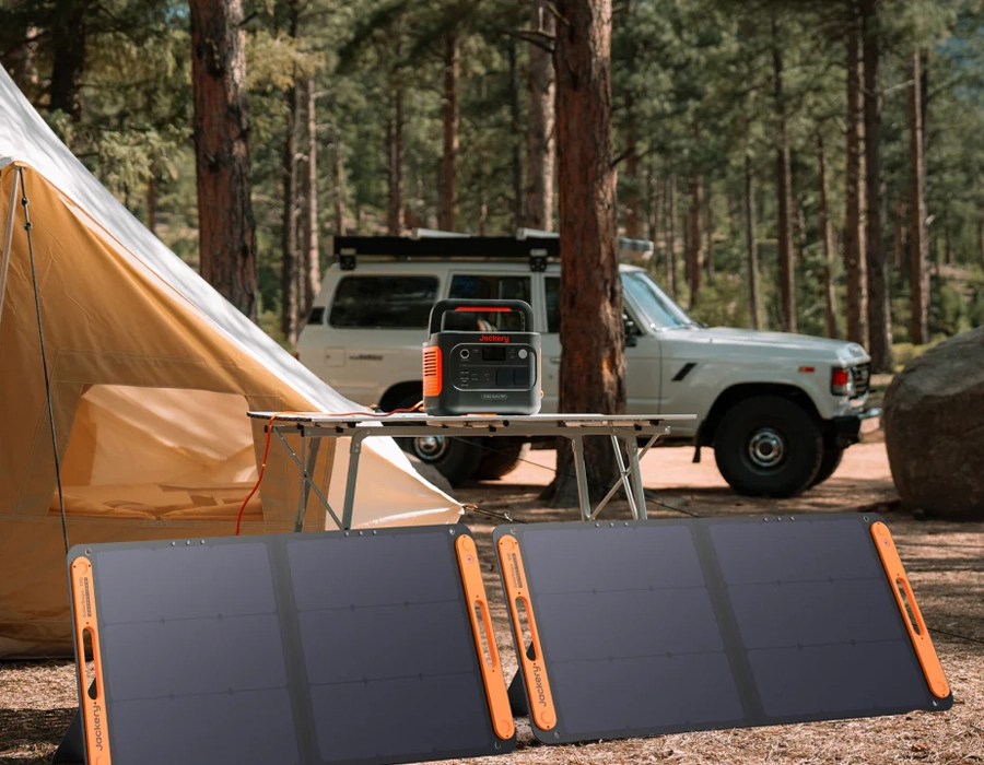 Jackery Explorer 1000 v2 заряджається через сонячну панель за 3,8 години