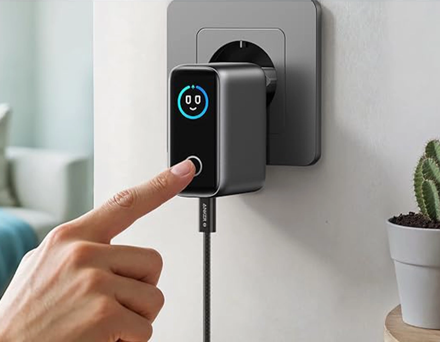 Зарядний пристрій з дисплеєм Anker 100W 3-Ports GaN Charger with Smart Display and USB-C Cable - Space Black (B121B)