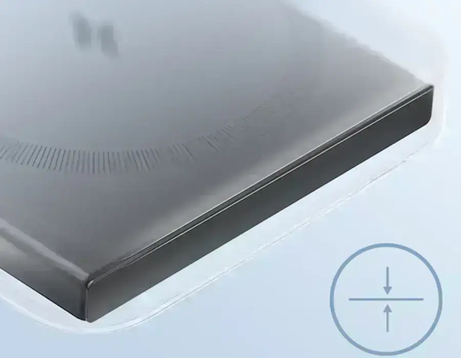 Тонкий профіль Anker 622 у руці користувача