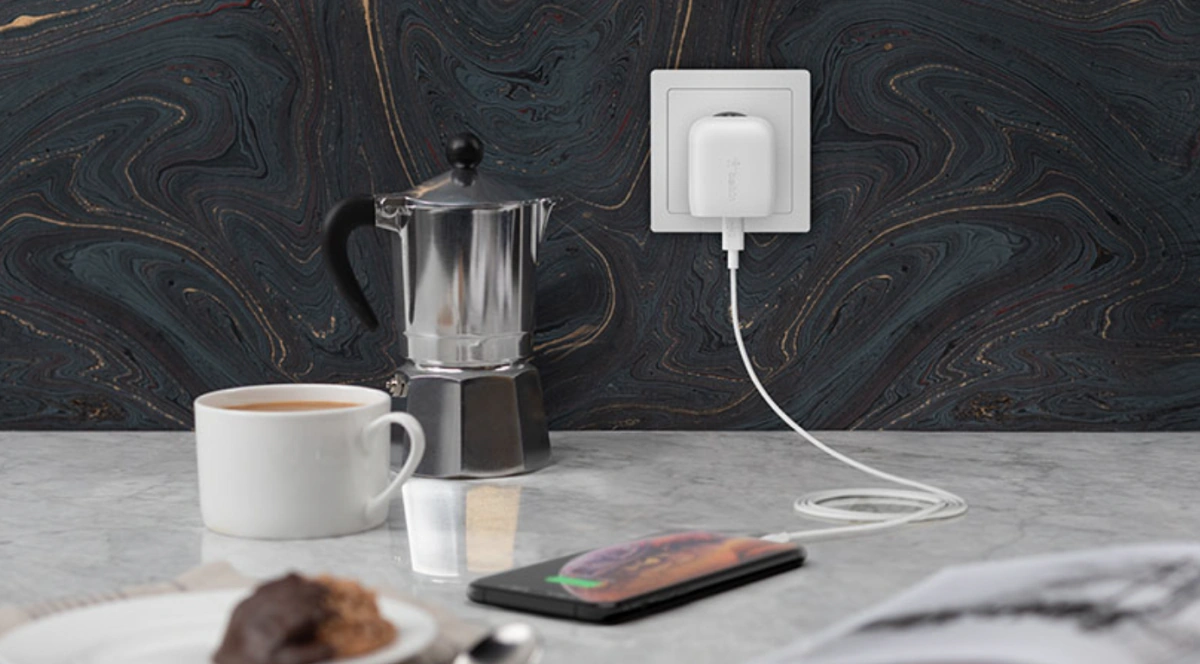 Сетевое зарядное устройство Belkin BoostCharge Home Charger Type-C 20W PD White (WCA003VFWH)