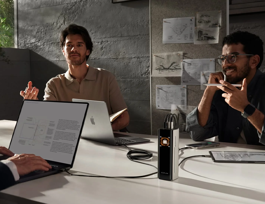 Зарядка нескольких устройств через порты USB-C на повербанке EcoFlow RAPID Pro