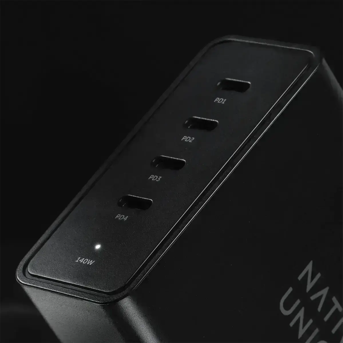 native-union-fast-gan-charger-pd-140w-desktop-1