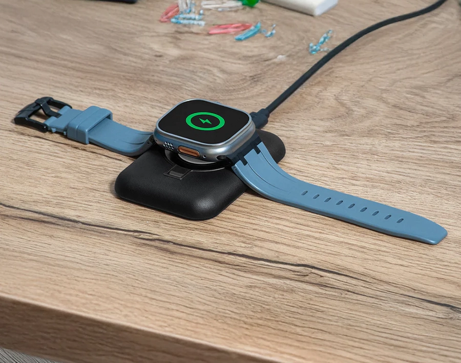 Apple Watch на подставке Nimble Watch Stand во время быстрой зарядки