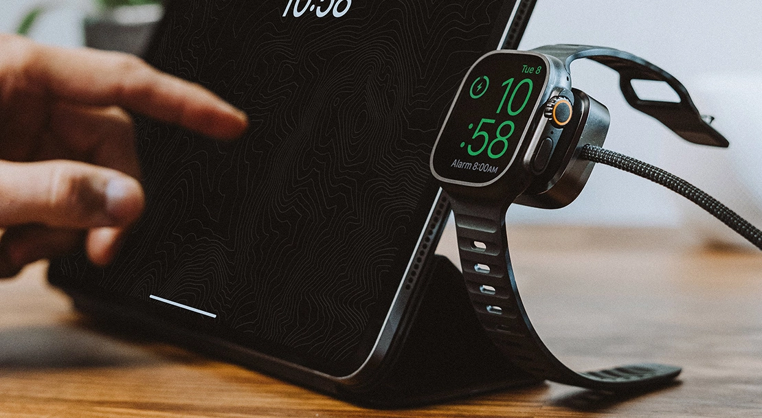 Nomad USB-C Kevlar для Apple Watch, вид в работе