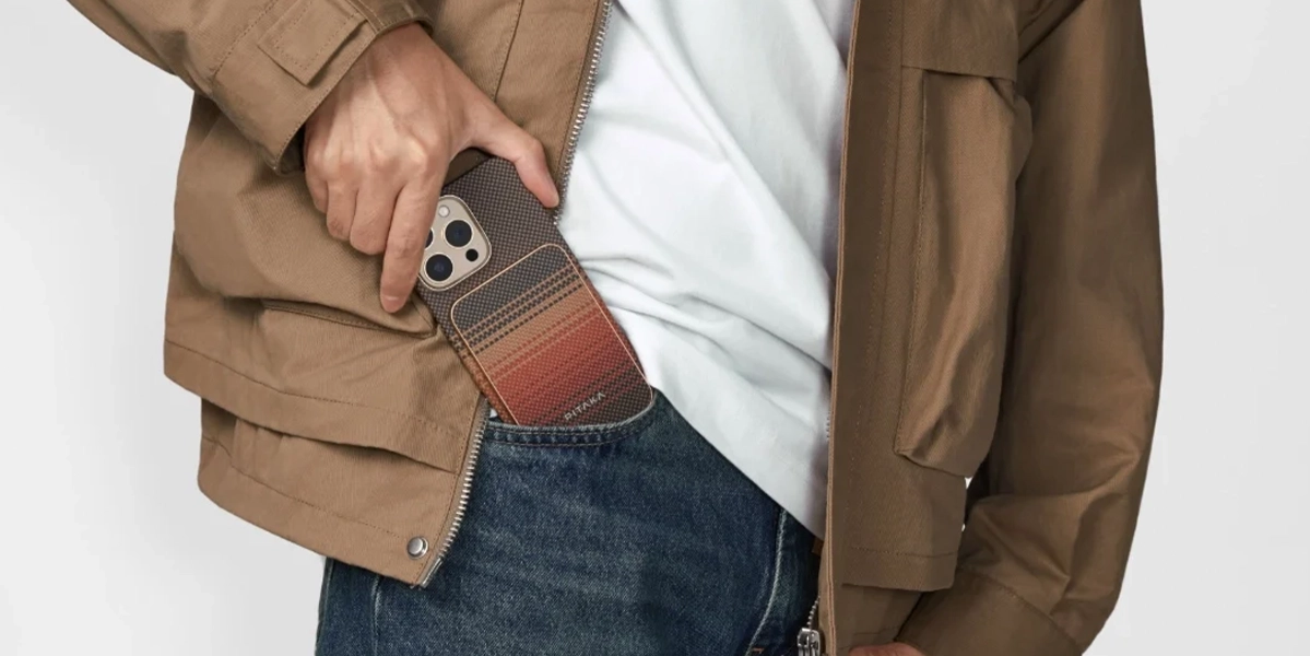 Pitaka Aramid Fiber Magnetic Power Bank - фронтальний вигляд