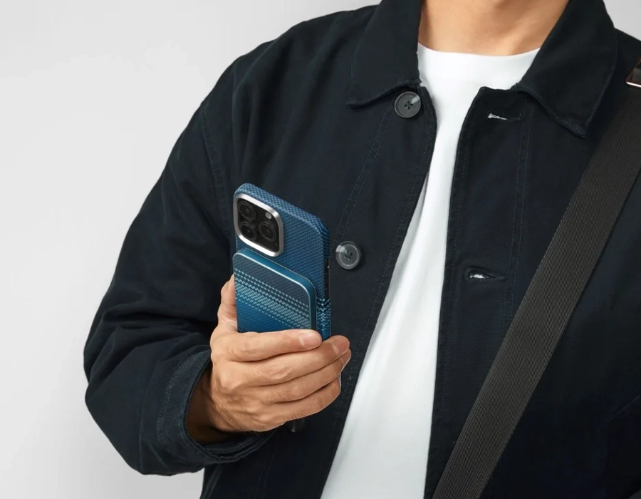 Pitaka Aramid Fiber Magnetic Power Bank - вигляд збоку, тонкий та легкий