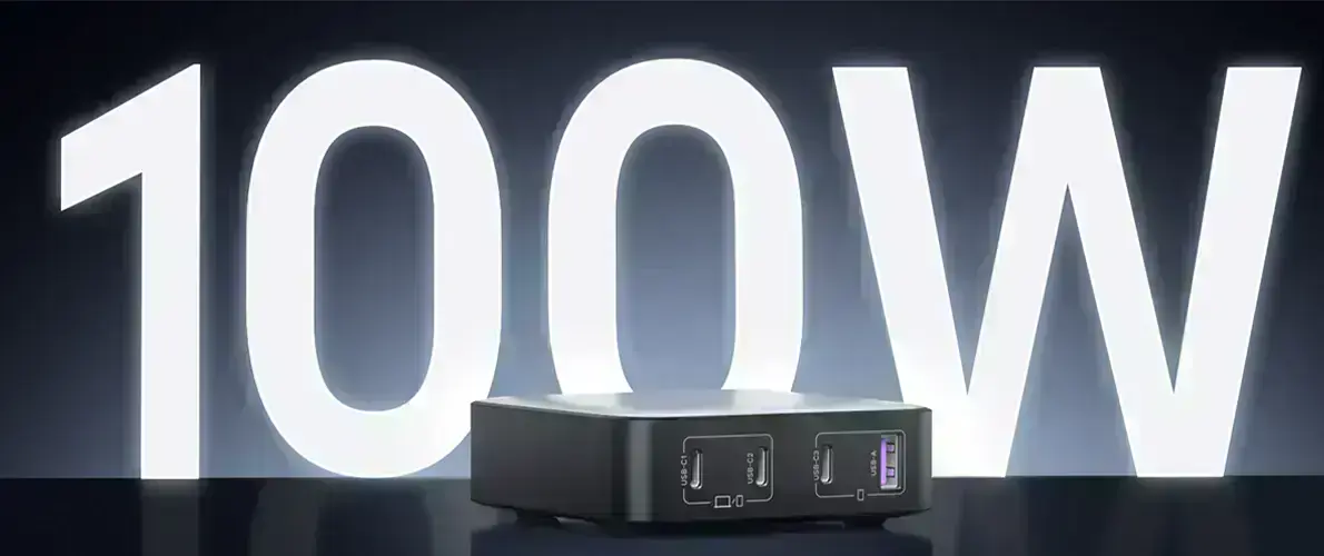 Зарядное устройство UGREEN Nexode 100W с компактным дизайном и тремя портами USB-C и одним портом USB-A