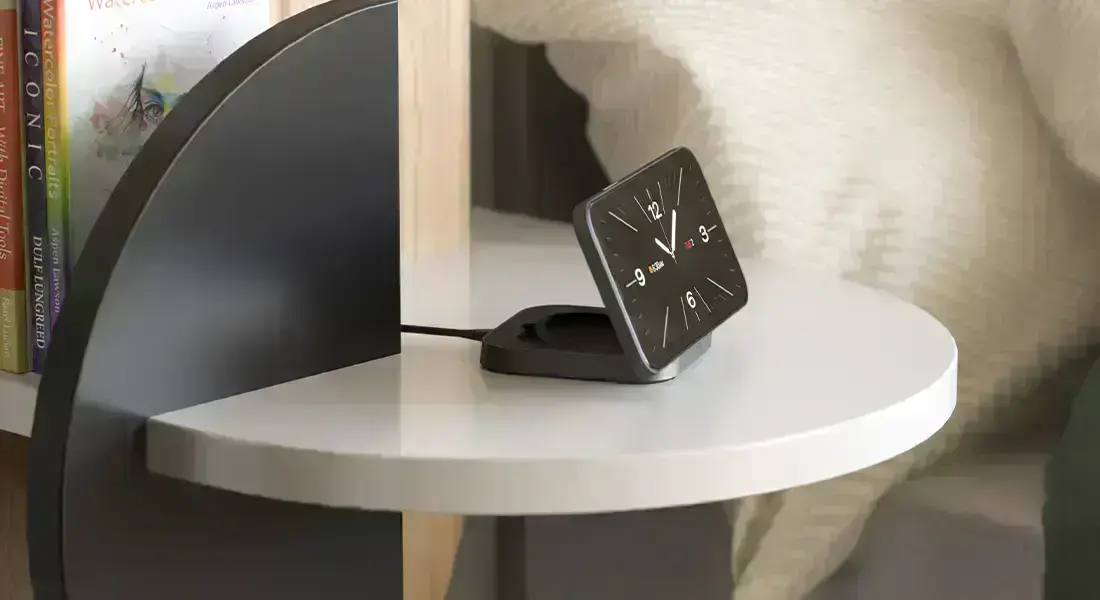 zens-magnetic-nightstand-charger-1