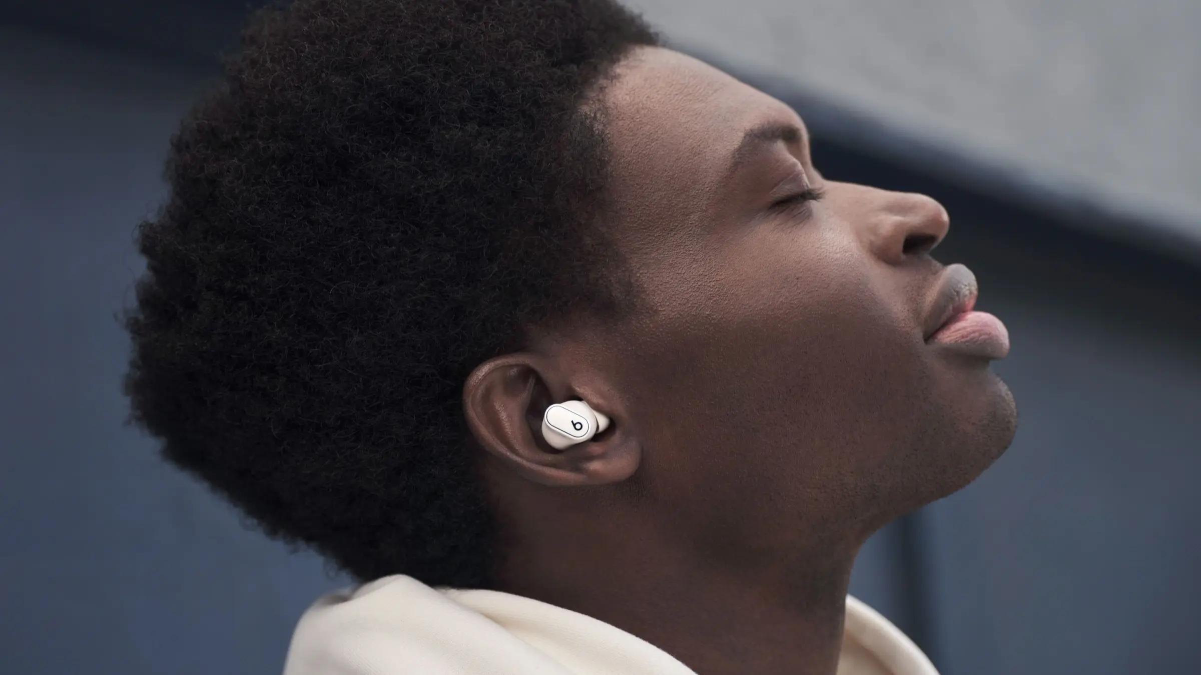 beats-studio-buds-true-wireless-noise-canceling-earbuds-8