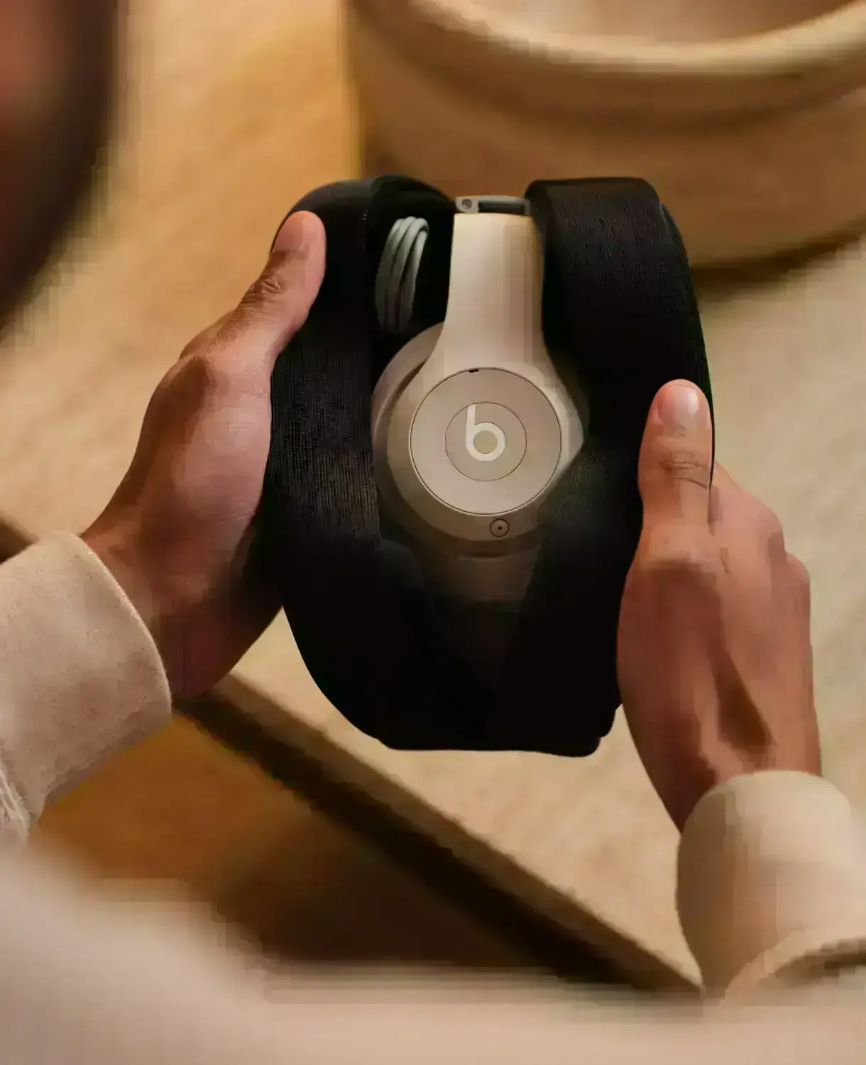 beats-studio-pro-wireless-headphones-00