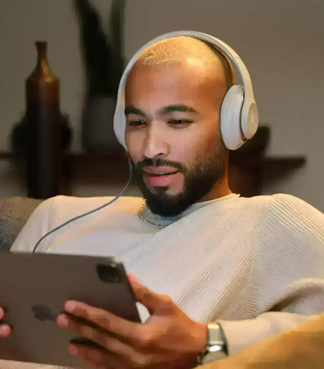 beats-studio-pro-wireless-headphones-9
