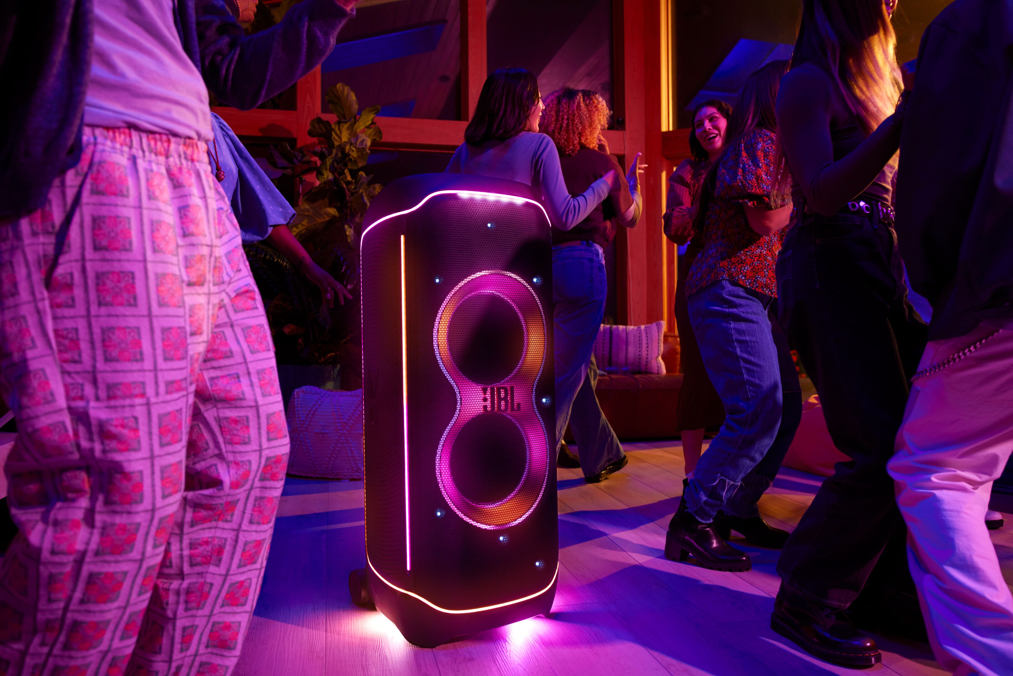 jbl-partybox-ultimate-2