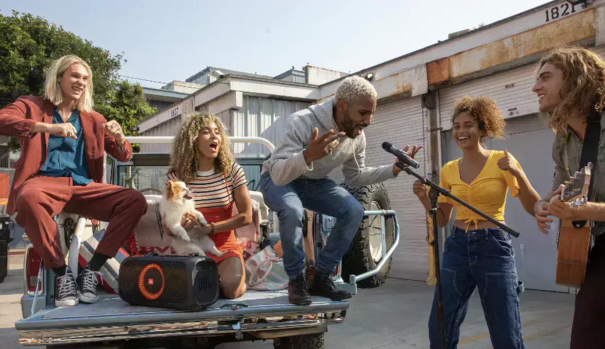 jbl-partybox-wireless-mic-1