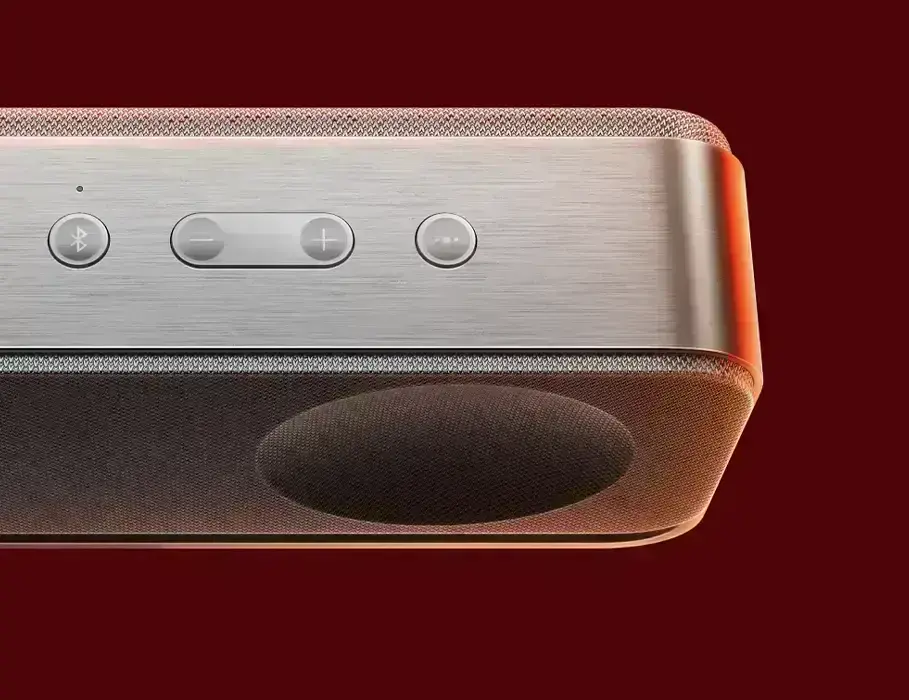 Bose SoundLink Home з металевим корпусом і сіткою крупним планом