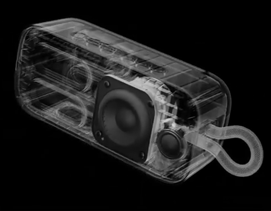 Bose SoundLink Plus крупным планом с акцентом на динамики