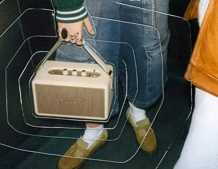 Marshall Kilburn III — колонка на вулиці з музикою понад 50 годин