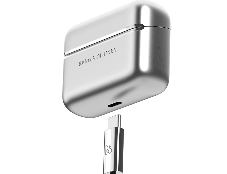 Beo Grace кейс подключён к зарядному кабелю