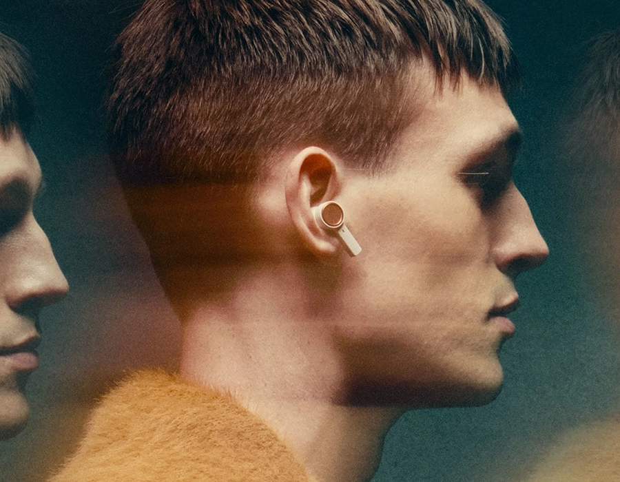 Beoplay Eleven — футляр з алюмінію з навушниками всередині, преміальний дизайн