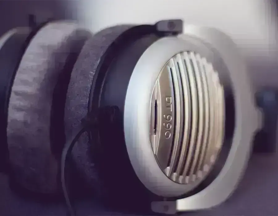 Дизайн навушників Beyerdynamic DT 990 Edition із відкритою конструкцією