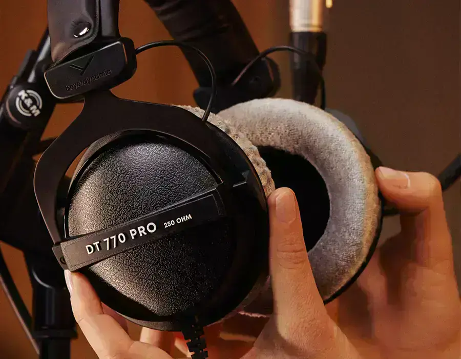 Beyerdynamic DT 770 PRO - вид сбоку с амбушюрами