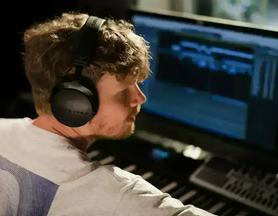 Роз'єм mini-XLR на навушниках Beyerdynamic DT 900 PRO X