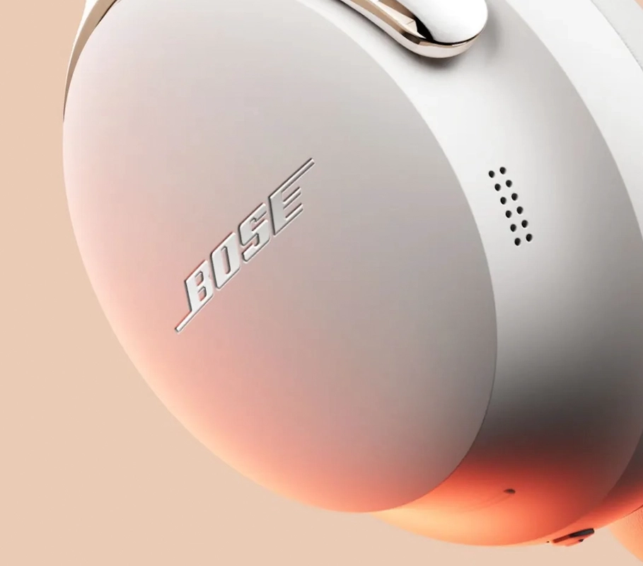 Наушники Bose QuietComfort Ultra 2-го поколения крупным планом в белом цвете