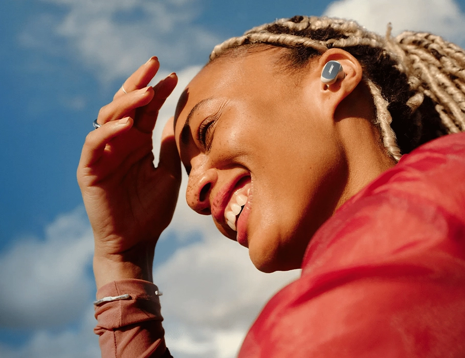 Bose QuietComfort Ultra Earbuds крупный план наушников в ухе