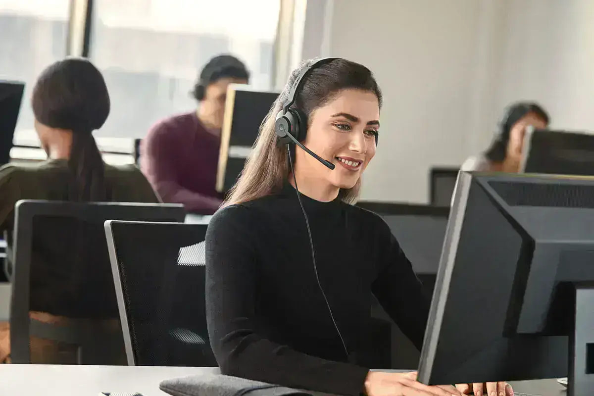 Jabra Evolve2 30 SE гарнітура з 28-міліметровими динаміками для високоякісного звуку