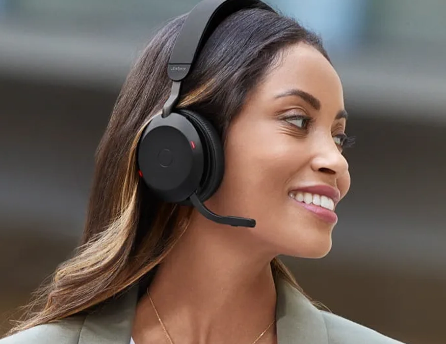 Jabra Evolve2 75 — наушники крупным планом с акцентом на амбушюры из двойного пеноматериала