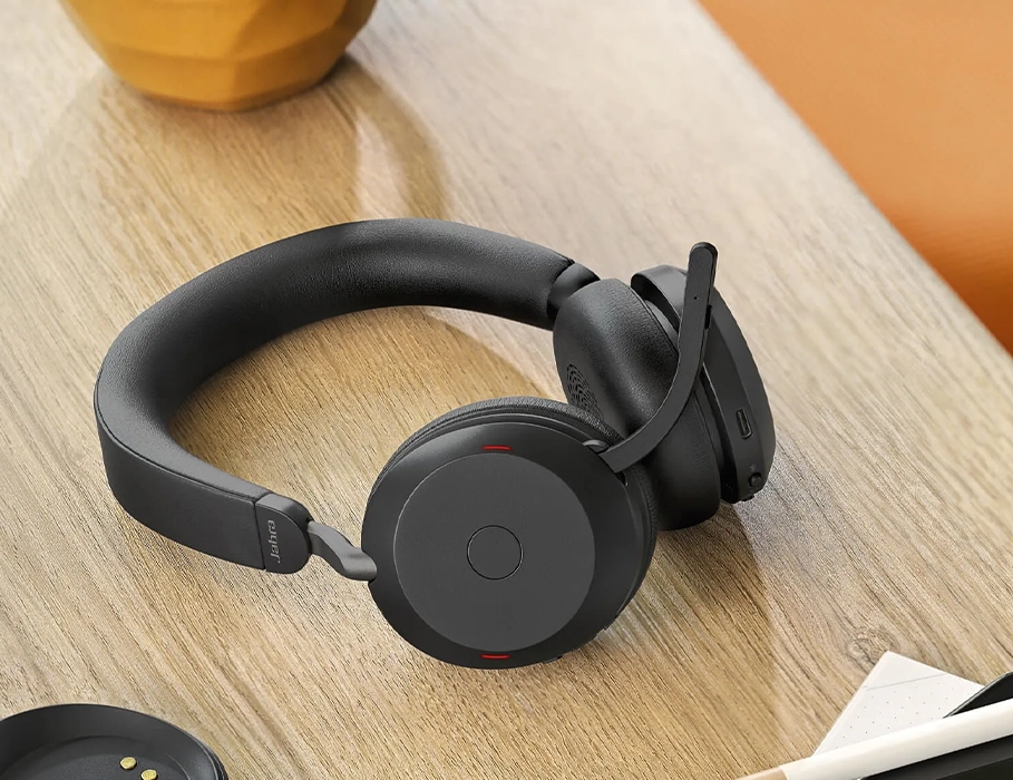 Jabra Evolve2 75 — демонстрация складывания чашек наушников