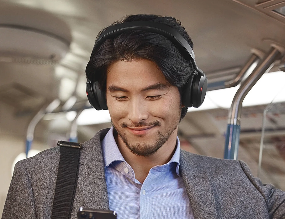 Jabra Evolve2 75 — вид на гарнитуру во время работы ANC