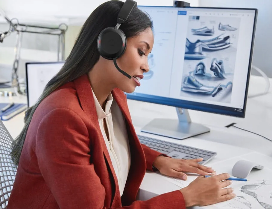 Jabra Evolve2 75 — наушники с выдвижным микрофоном в рабочем положении
