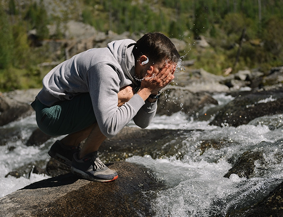 JBL Endurance Peak 4 — эргономичная конструкция TwistLock для надёжной фиксации в ушах