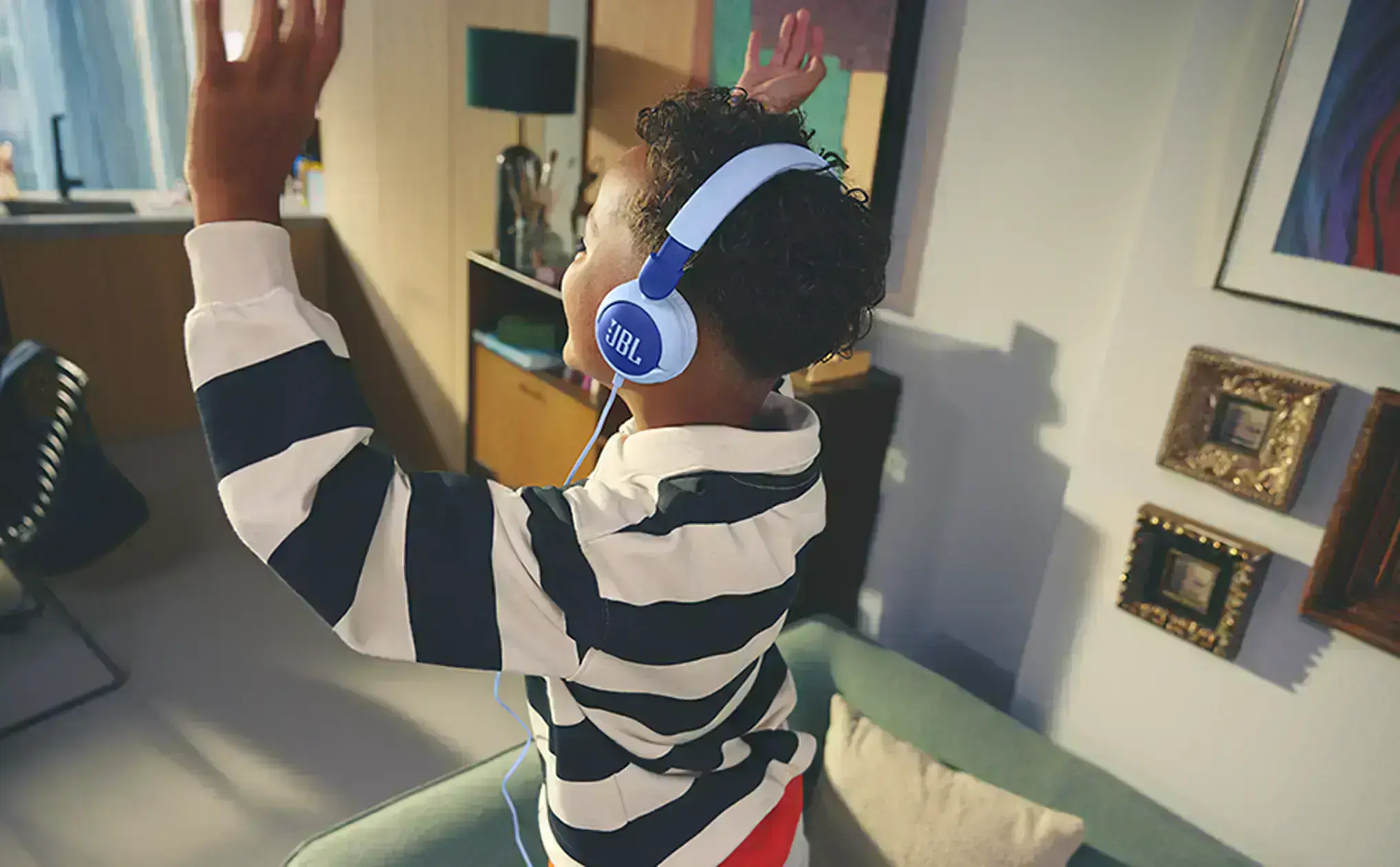 Дитячі навушники JBL Junior 320 в двох кольорах з м'якою накладкою та комфортними амбушюрами