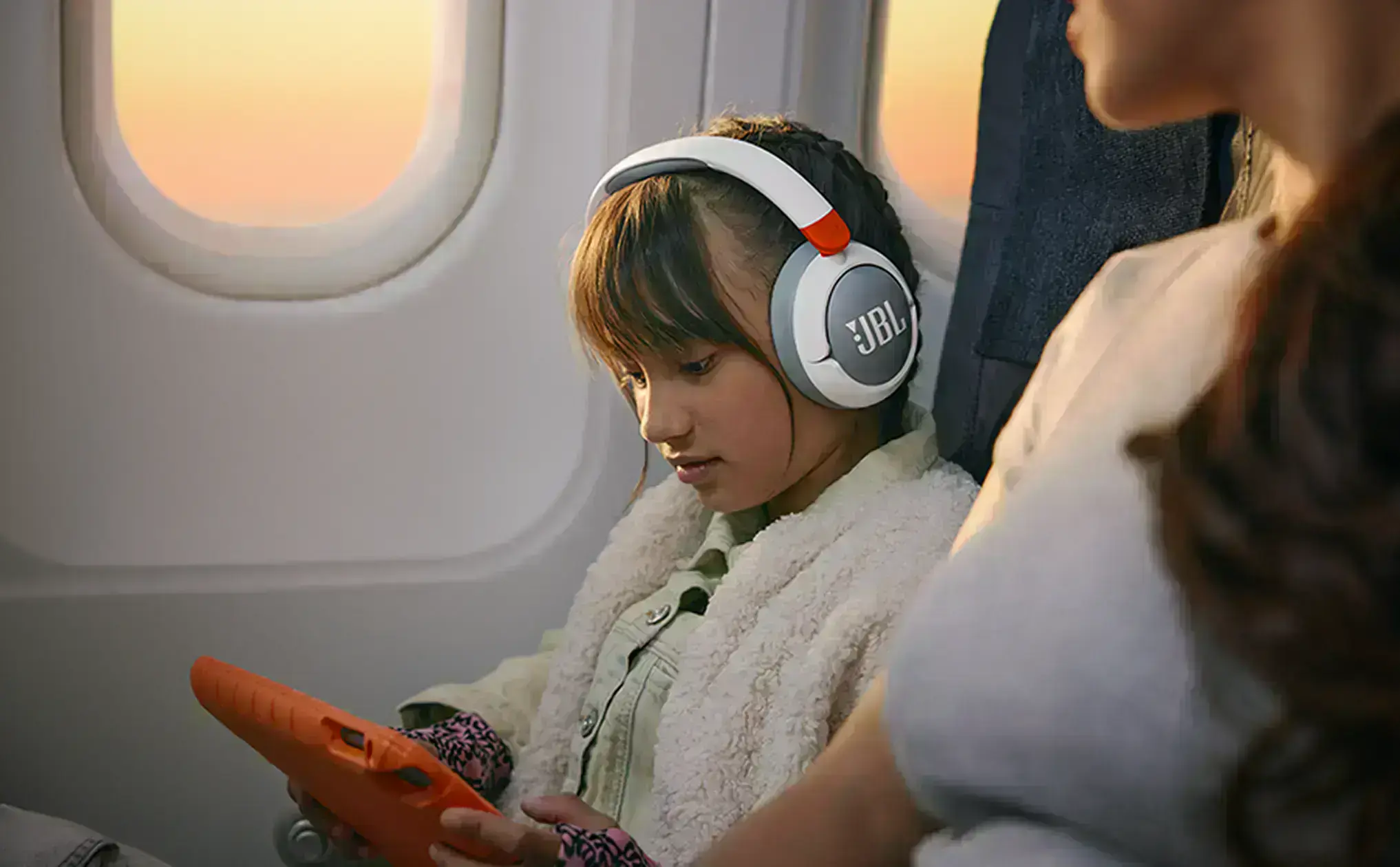 Навушники JBL Junior 470NC з активним шумозаглушенням