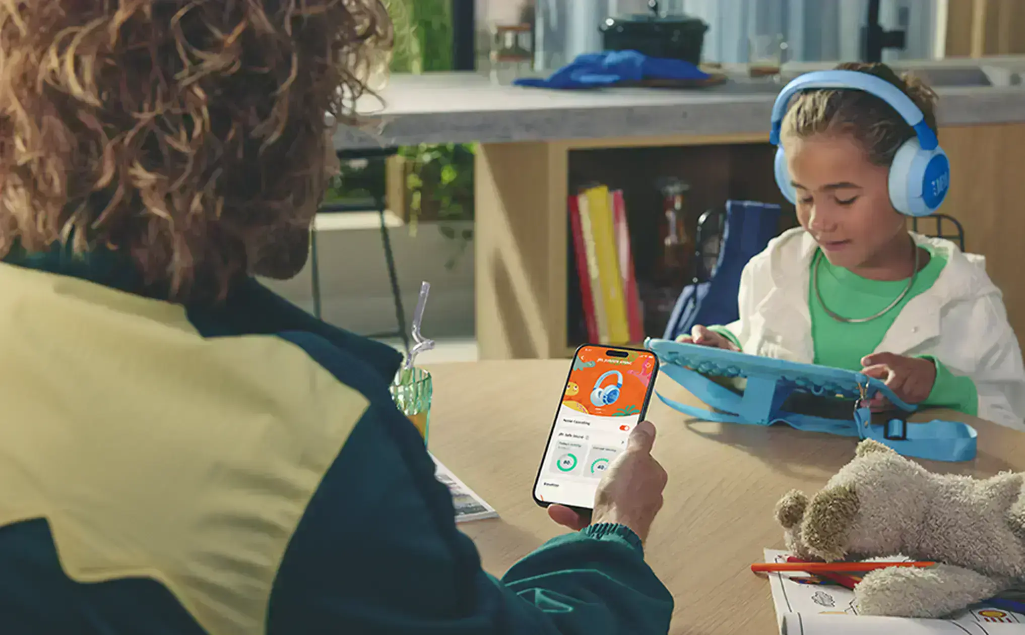 Навушники JBL Junior 470NC з великими елементами керування для дітей