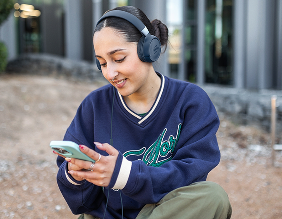 Навушники JBL Tune 520C USB-C крупним планом з акцентом на якість звуку Hi-Res