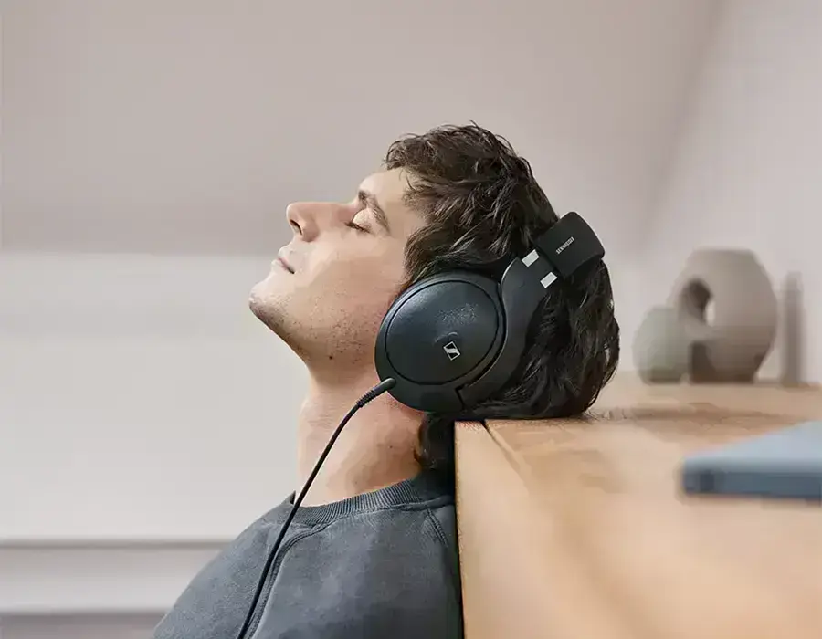 Навушники Sennheiser HD 620S в деталях з відкритим екраном