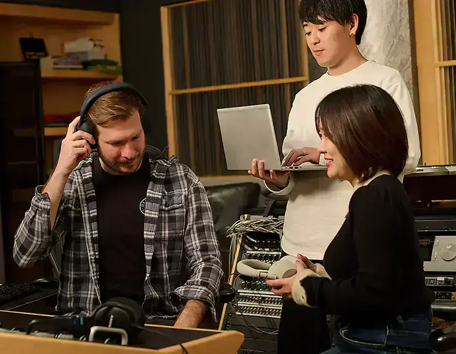 Розріз динаміка Sony WH-1000XM6 з куполом із карбонового волокна