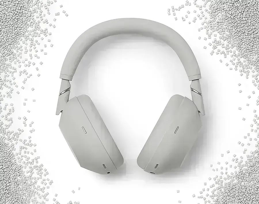 Sony WH-1000XM6 на голові геймера під час гри